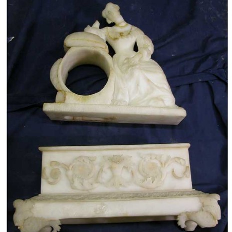 Orologio in alabastro con figura di dama seduta, fase del processo di restauro - alabaster clock with  figure of a lady sitting on; step of the restoration process