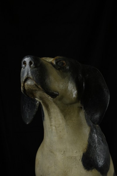 Scultura lignea policroma raffigurante un cane da caccia seduto (sec. XVIII); fase del processo di restauro - Polychrome wooden sculpture portraying a hunting dog sitting (XVIII century) step of the restoration process