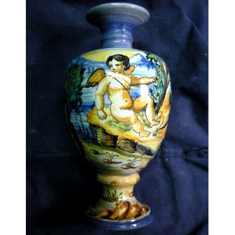 Ricostruzione del piede e della bocca di un vaso in maiolica istoriata del sec. XVI; realizzazione in terracotta tornita, cottura a 950°C e completamento del restauro con materiali a freddo.- Reconstruction of the foot and mouth of a vase majolica storied century. XVI, construction terracotta lathed, baking at 950 ° C and completion of the restoration with cold materials
