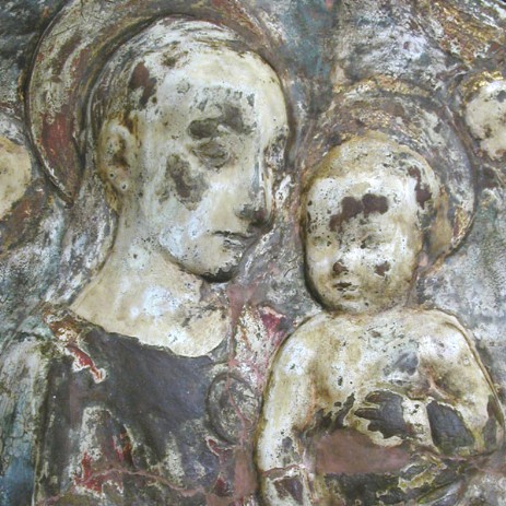 Tondo in terracotta policroma raffigurante la Madonna con il bambino (sec. XVI - XVII) iter di restauro; restauro mimetico, invisibile; fase del restauro -Tondo polychrome terracotta portraying the Madonna and Child (century XVI - XVII) process of invisible restoration,  step of the restoration process