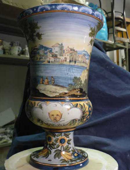 Restauro ceramica, maiolica, vaso Castelli - Antique restoration ceramic, stone, polychrome wood, majolica Castelli